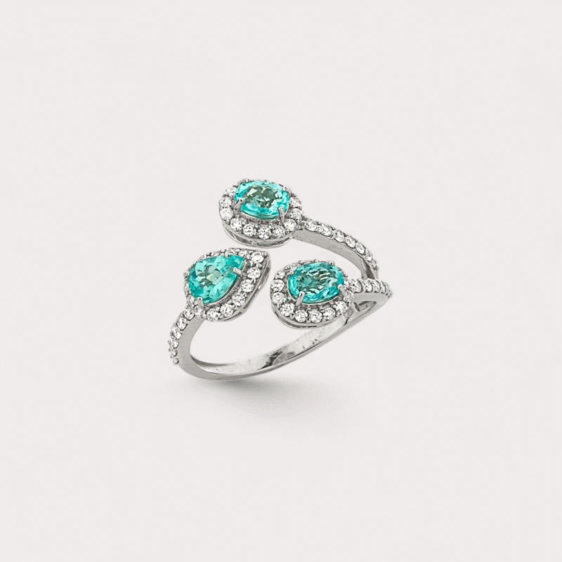 Anel em ouro branco 18k com 0,60ct em 61 diamantes e 1,64ct em 3 turmalinas paraiba